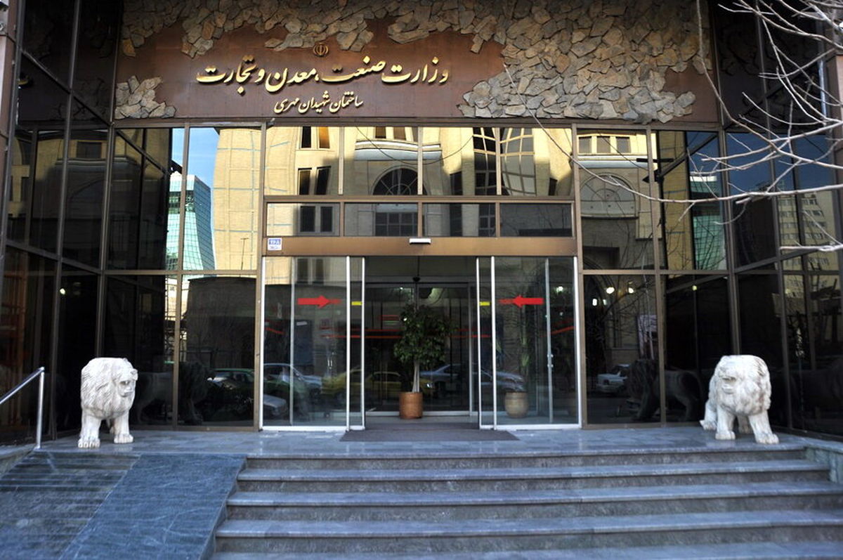 خودروهای وارداتی نباید گران‌تر از بازارهای جهانی به دست مردم برسد
